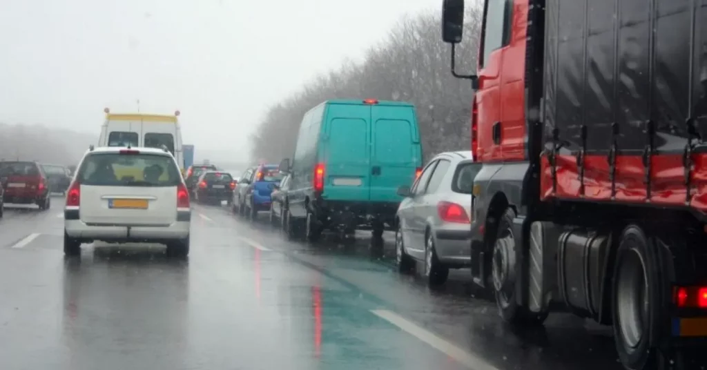 traffic congestion in rainy weather